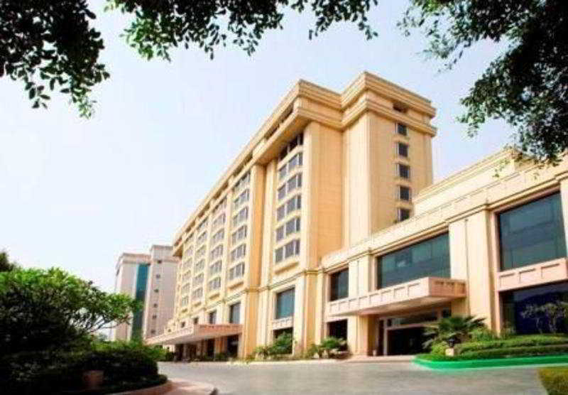 The Metropolitan & Hotel